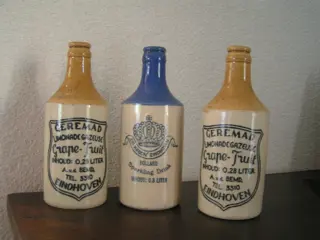 Limonade flesjes van aardewerk