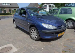 Peugeot 206 1.4 One-line apk 19-5-2023 airco opknapper staat al lang stil