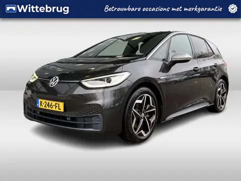 Volkswagen ID.3 First Plus 58 kWh / Afneembare trekhaak / Navigatie / Parkeer sensoren / 19'' LMV
