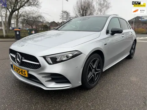 Mercedes-Benz A-klasse 250 e Business Solution AMG Limited / 1e.eigenaar / dealer.onderhouden / alle