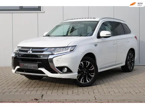 Mitsubishi Outlander 2.0 PHEV Prestige+ OPENDAK I 360 CAM I KEYLESS I AFN. TREKH. I LEDER I SUBWOOFE