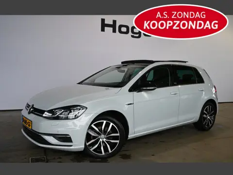 Volkswagen Golf 1.5 TSI R-Line Automaat Apple CarPlay Navigatie Panormadak Stoelverwarming Virtual C