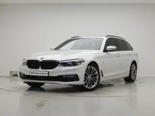 BMW 5 Serie Touring 520i High Executive | Sportline | Panorama | Comfortzetels | 19" | Camera | Driv