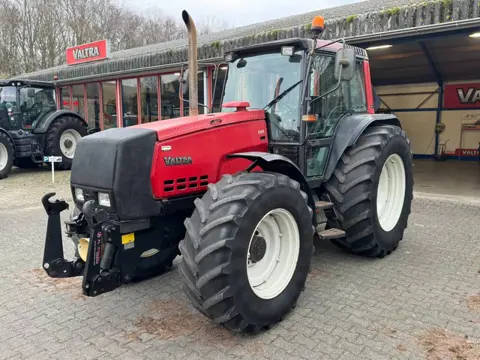 Valtra 8150 (bj 2002)