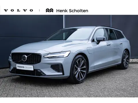 Volvo V60 T6 Plug-in hybrid AWD Plus Dark | Trekhaak | Verwarmbare voorstoelen+stuurwiel+achterbank 