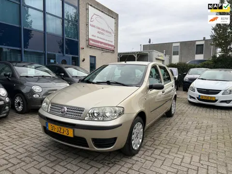 Fiat Punto 1.2 Active 5-drs, Airco, APK 02/27