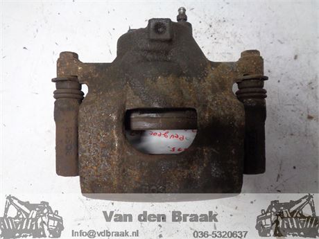 Peugeot 107 1.0 12V 2005-2014 Remklauw links voorzijde