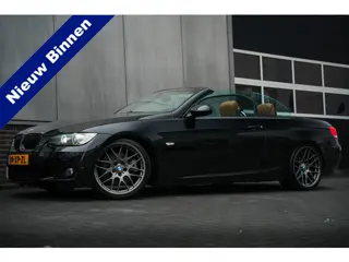 BMW 3 Serie Cabrio 325i 218 pk High Executive M-Sportpakket / NL-Auto/ Leder/ Sport-Stoelen/ Stoel.V