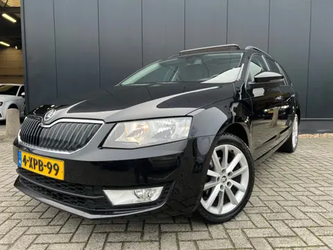 Skoda Octavia Combi 1.2 TSI Automaat/Navi/Pano/Camera/ZrMooi