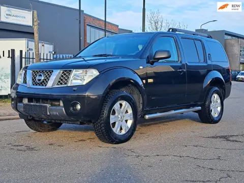 Nissan Pathfinder 2.5 SE Comfort Export