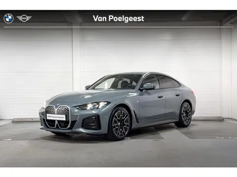 BMW i4 eDrive40 | M-Sport | Trekhaak | Stoelverwarming | Driving Assistant | Parking Assistant Plus 