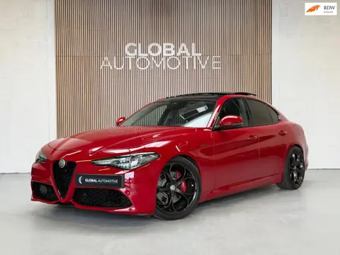 Alfa Romeo GIULIA 2.0 T AWD Veloce - SCHUIFDAK - 19'' - LEER - SPORTSTOELEN