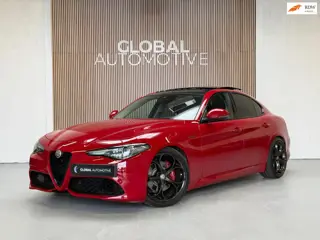 Alfa Romeo GIULIA 2.0 T AWD Veloce - SCHUIFDAK - 19'' - LEER - SPORTSTOELEN
