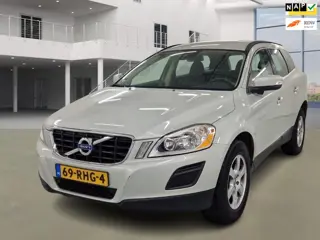 Volvo XC60 2.0T Momentum / NL PRIJS 9201 / Auto goed werkt en goed rijdt