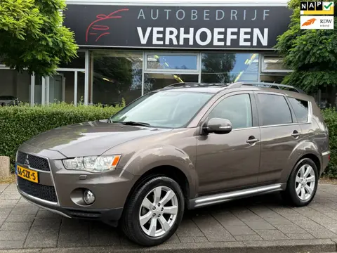 Mitsubishi Outlander 2.0 Edition Two - AUTOMAAT - PANORAMDAK - PARKEERCAMERA - LEDER - NAVIGATIE - X