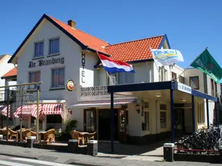 Luxe familiesuite met balkon en extra slaapkamer nabij het strand