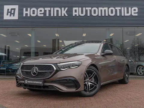 Mercedes-Benz E-klasse 200 AMG Line | Pano | Elc trekhaak | Bijrijderdisplay | Apple CarPlay & Andro