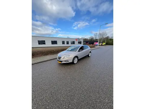 Lancia Delta 1.4-16V Oro