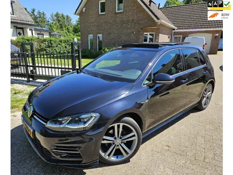 Volkswagen Golf 1.5 TSI Highline Business R, Pano, Stoelverwarming, 3x R-Line