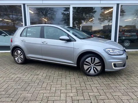 Volkswagen e-Golf 50% deal 5,975,- ACTIE Navi / Clima / ACC / Telefoon / Carplay
