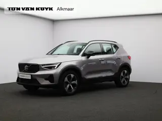 Volvo XC40 2.0 B4 Plus Dark / Trekhaak / Harman Kardon / Stoel+Stuurverwarming / Elektrische Stoelen