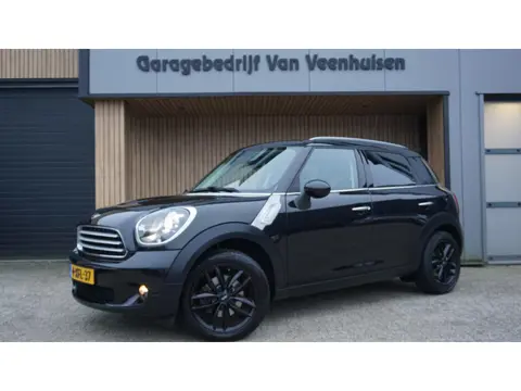Mini Countryman 1.6 122pk Knockout Edition Xenon 17 inch LM Clima Cruise Control *127602km* Sfeerver