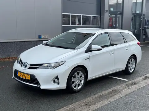 Toyota Auris Touring Sports 1.8 Hybrid Lease
