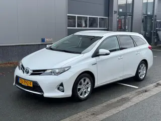 Toyota Auris Touring Sports 1.8 Hybrid Lease