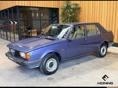 Alfa Romeo Giulietta 1.6 109 PK 5 bak. Speciaal interieur. Gave Oldtimer uit Italie