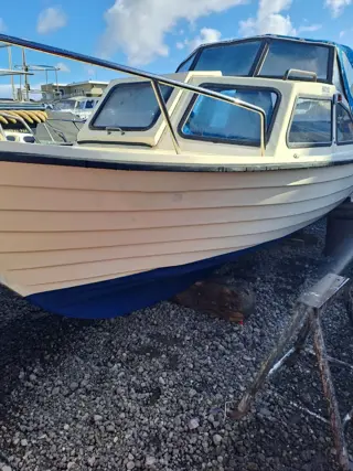 Te koop nette kajuitsloep van 6 meter