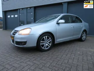 Volkswagen Jetta 2.0 FSI Sportline