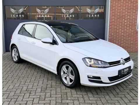 Volkswagen Golf 1.4 TSI ACT Highline Panorama Trekhaak