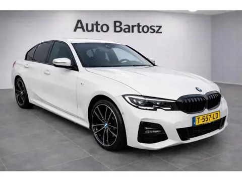 BMW 3-serie | Plug-in Hybrid | xDrive 4WD | Panoramadak | Head-up Display | Camera | Leder | Sportpa