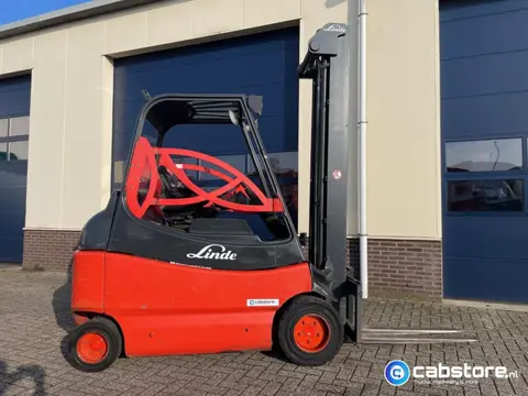 Linde E30-02/600 Electric forklift - Bouwjaar 2008 - Hefhoogte 600 cm - Vorklengte 120 cm - Hefvemog