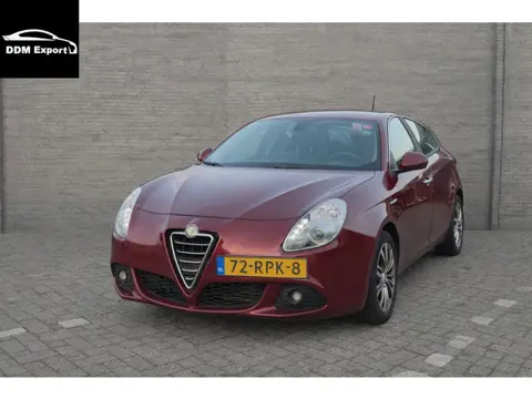 Alfa Romeo Giulietta 1.6 JTDm Distinctive | Clima | Parrot |