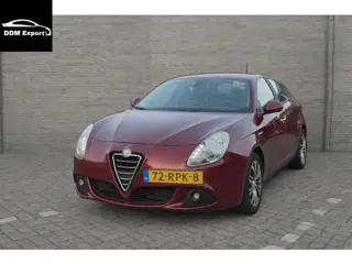 Alfa Romeo Giulietta 1.6 JTDm Distinctive | Clima | Parrot |