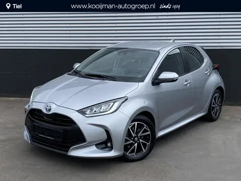 Toyota Yaris 1.5 Hybrid Dynamic Parkeersensoren voor + achter, Navigatie Apple CarPlay/Android Auto,