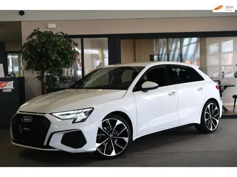 Audi A3 Sportback 30 TFSI S-Line S-tronic Leder Navi Led Cam Acc Pdc