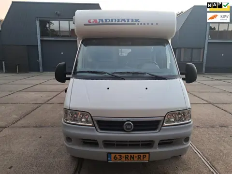 Adria mobil ======== ADRIATIK MOBIL 680 SP NIEUWSTAAT 1 STE EIGENAAR PERFCT ONDERHOUDEN