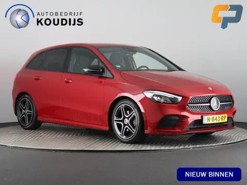 Mercedes-Benz B-Klasse 180 Business Solution AMG (NL-Auto / Camera / ACC / Sfeerverlichting)
