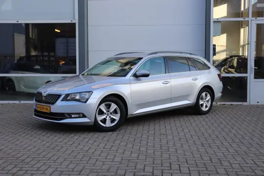 SKODA SUPERB 1.6 TDI STYLE BNS AUT/A.CARPLAY/CLIMA/CRUISE