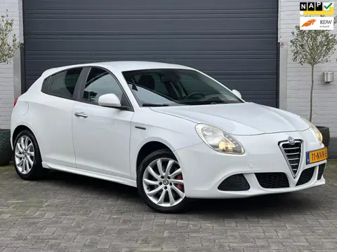 Alfa Romeo Giulietta 1.4 T Progression | Goed onderhouden | Nw. koppeling | Beurt gehad |