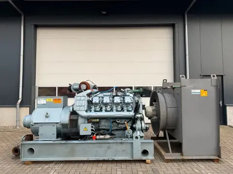 Dorman 8QTCW unelec 440 kVA noodstroom aggregaat generatorset 348 hours