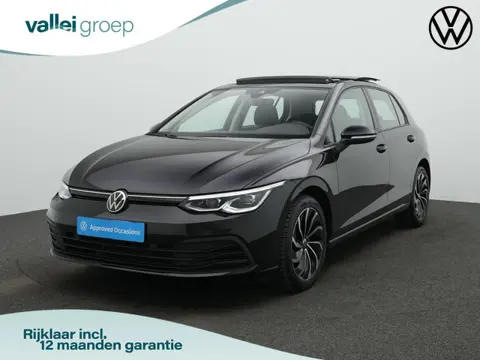 Volkswagen Golf 1.0 eTSI 110 pk DSG Life | Panoramadak | IQ Light | Stuur-/stoelverwarming | Achteru