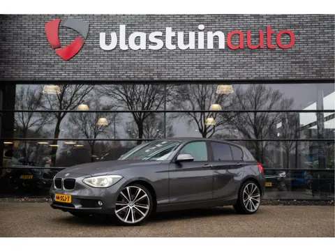BMW 1-serie 116i Business+ , Xenon, Navigatie, Stoelverwarming, Goed Onderhouden!