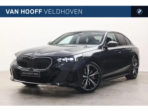 BMW 5 Serie 550e xDrive M Sport Automaat / Panoramadak / Bowers & Wilkins / M Multifunctionele Stoel