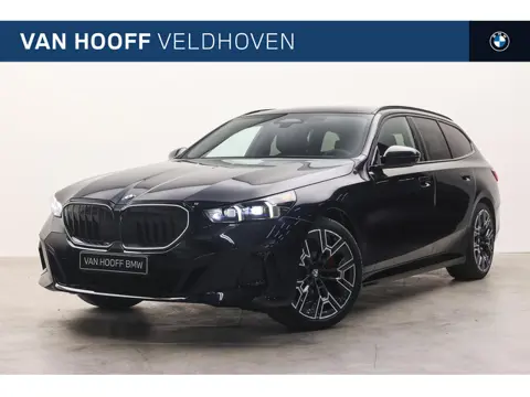 BMW 5 Serie Touring 520i M Sport Automaat / Panoramadak / Trekhaak / Stoelventilatie / Bowers & Wilk