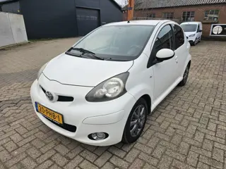 Toyota Aygo 1.0-12V Dyn. Nav,Apk,Nap,Airco, (bj 2011)