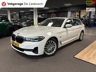 BMW 5-serie Touring 520e Business Edition Plus / leder /camera / panorama-dak / head-up