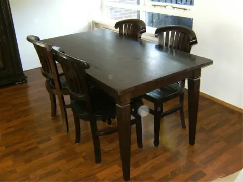 Donker eiken eethoek, incl. stoelen